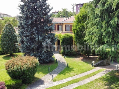 Villa unifamiliare via Gian Battista Rubini, Brembate di Sopra
