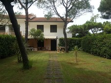 Villa in Via del Roveto in zona Baia Domizia a Sessa Aurunca