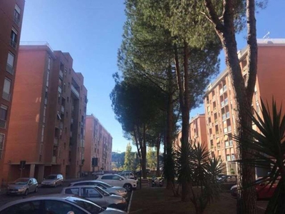 Roma, Colle Salario - Trilocale 81mq in comprensorio privato tranquillo e immerso nel verde