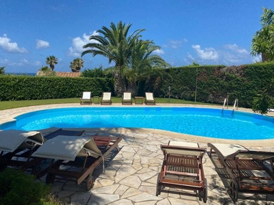 Villa 'Charm with Swimming Pool' con vista mare, Wi-Fi e aria condizionata