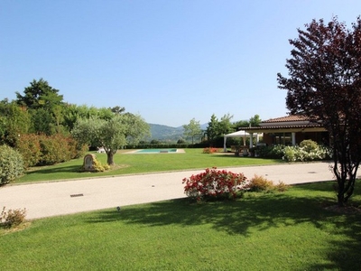 Villa con giardino in via della pieve santo stefano, Lucca