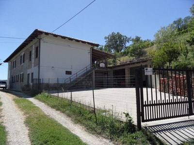 Casa in vendita 10 Stanze da letto a Calosso