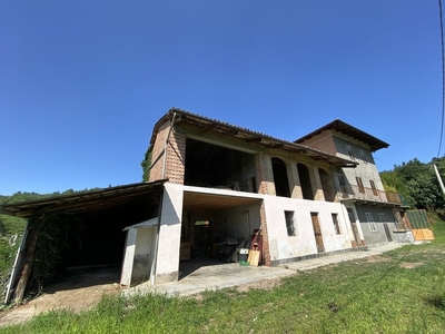 Casa semi indipendente in vendita 10 Stanze da letto a Montaldo Roero