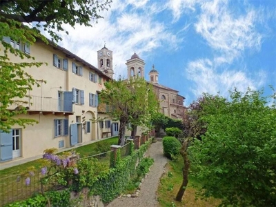 Prestigiosa villa di 540 mq in vendita, Monchiero, Italia
