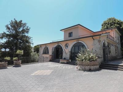 Splendida Villa con Piscina a Fiano Romano
