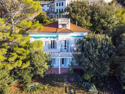 Villa in vendita a Livorno Montenero