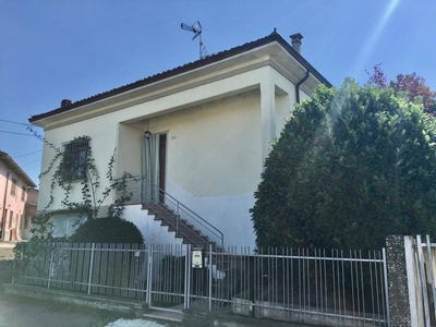 Villa in vendita a Piacenza Roncaglia