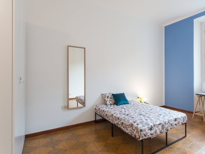 Affittasi stanza in appartamento con 3 camere da letto a Morivione, Milano