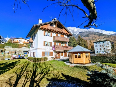 Appartamento 'Chalet Meridiana 1' con vista montagne, giardino in comune e Wi-Fi