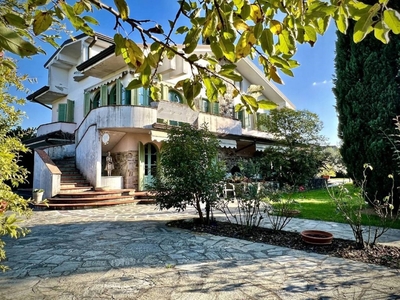 Villa in vendita a Lucca via Pisana