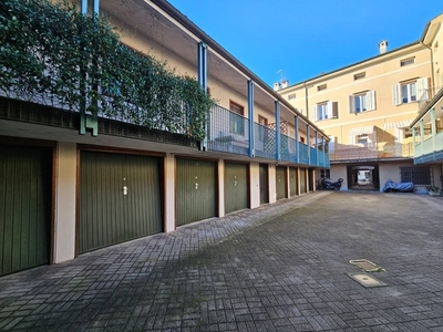 Appartamento in Vendita a Gorizia, zona Centro storico, 493 m², arredato