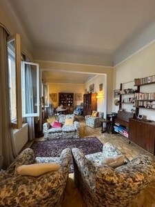 Appartamento in Vendita in Via carducci a Firenze