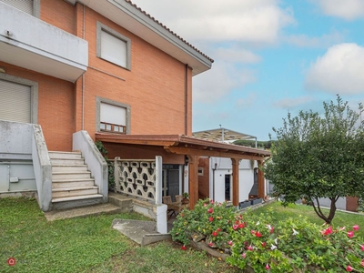 Casa Bi/Trifamiliare in Vendita in Viale dei Romaglioli 2073 B a Roma