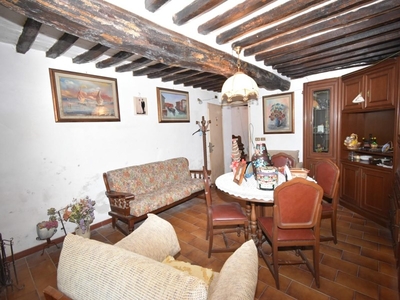 Casa Indipendente in Vendita a Lucca, zona Nozzano, 110'000€, 150 m²