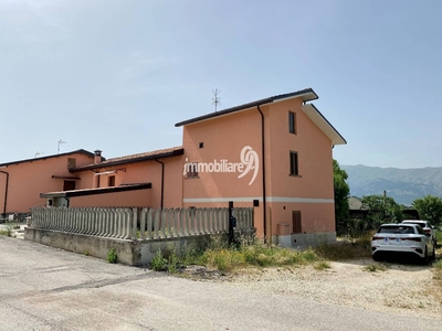 Casa indipendente in Via Colle Sapone alto, L'Aquila, 3 locali, 70 m²