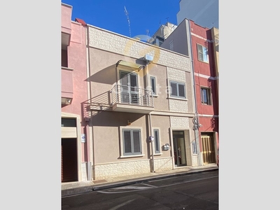 Casa Semi Indipendente in Vendita a Brindisi, zona Commenda, 145'000€, 102 m²