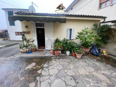 Casa semi indipendente in vendita a Porcari Lucca