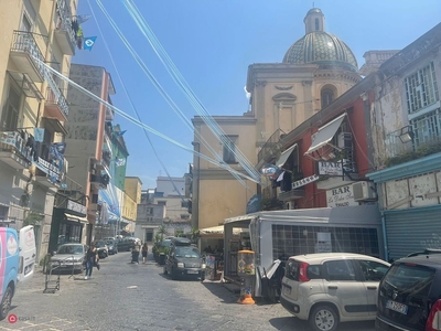 Negozio/Locale commerciale in Vendita in Piazza Mercato 255 a Napoli