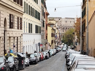 Negozio/Locale commerciale in Vendita in Via di San Giovanni in Laterano a Roma