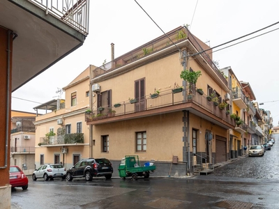 Palazzo in vendita a Motta Sant'anastasia Catania