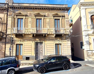 Palazzo in vendita a Santa Maria Di Licodia Catania