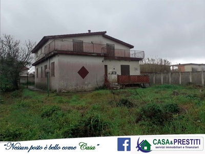 Villa a Castel Volturno, 10 locali, 200 m², classe energetica G