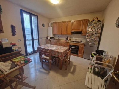 Villa a schiera in Via Fratelli Cervi, Corte de' Frati, 4 locali