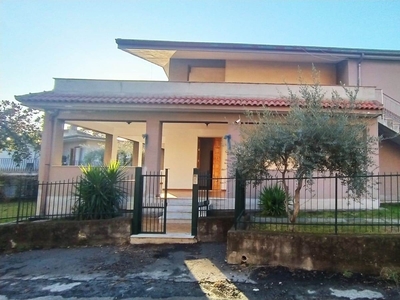Villa in vendita a Aci Sant'antonio Catania Santa Maria La Stella