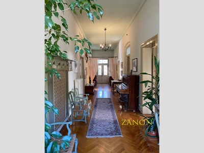 Villa in Vendita a Gorizia, zona Sant'Anna, 308'000€, 359 m²
