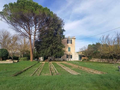 Casa indipendente con giardino a Ancona