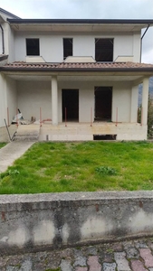 Villa bifamiliare in vendita a San Michele Di Serino Avellino