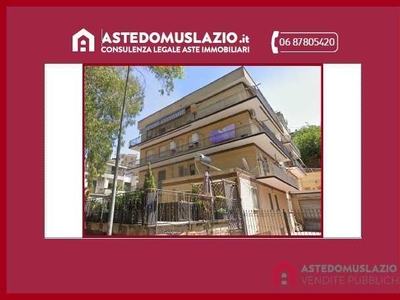 Appartamento in Vendita a Roma Via Serravalle Scrivia
