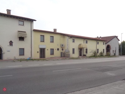 Stabile / Palazzo in Vendita in Via del Lavoro 41 a Arzignano