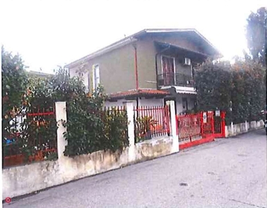 Appartamento in Vendita in Via Guglielmo Marconi 4 a Crespiatica