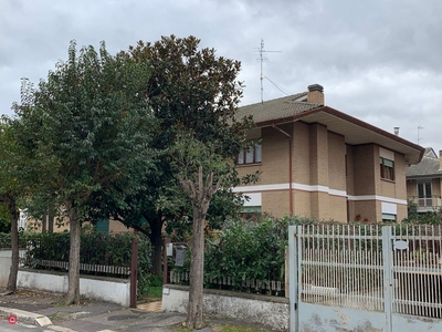 Casa Bi/Trifamiliare in Vendita in Via Emilia a Latina
