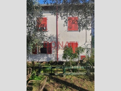 Casa Indipendente in Vendita a La Spezia, zona Periferia Est, 350'000€, 150 m²