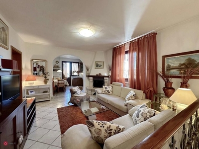 Villa in Vendita in Via delle Lenze 56122 a Pisa