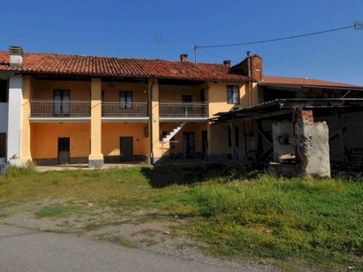 Casa semindipendente in vendita a Castellamonte, Preparetto