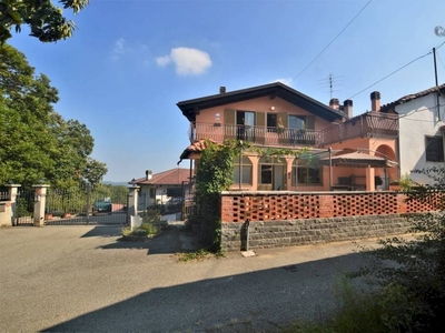 Casa semindipendente in vendita in zona di Castellamonte