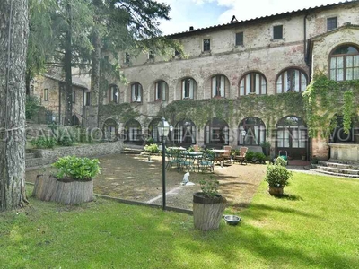 Ex Convento in Vendita a Sarteano: Fascino Storico con Vista Mozzafiato