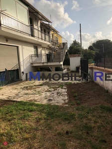 Garage/Posto auto in Vendita in Via Vittorio Alpe 121 /123 a Roma