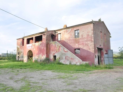 Casale Storico con Terreno in Vendita a Scarlino, Toscana