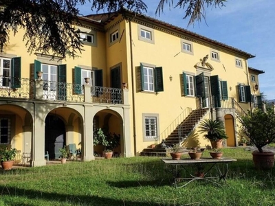Villa Storica in Vendita Vicino a Lucca - Un gioiello di regalità e storia