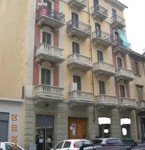 Locale commerciale - 2 Vetrine a Torino