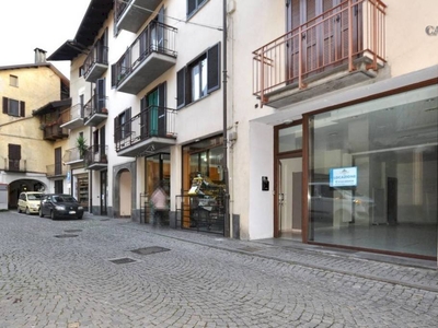 Locale commerciale in affitto a Castellamonte