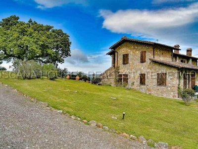 Casale in Pietra di Lusso in Vendita a San Casciano dei Bagni, Toscana