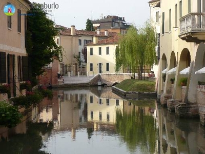 Negozio con box doppio, Treviso fuori mura