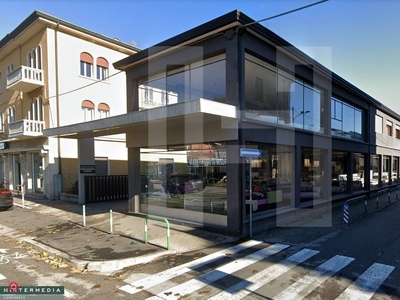 Negozio/Locale commerciale in Vendita in Via Pontevigodarzere 104 a Padova