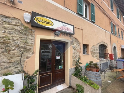 Negozio/Locale commerciale in Vendita in Strada Tiberina Nord 132 a Perugia