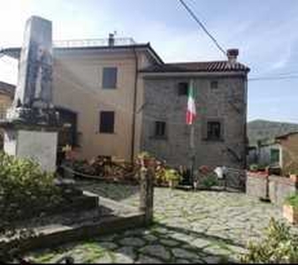 Porzione di casa in Vendita a Bagni di Lucca Località Gombereto